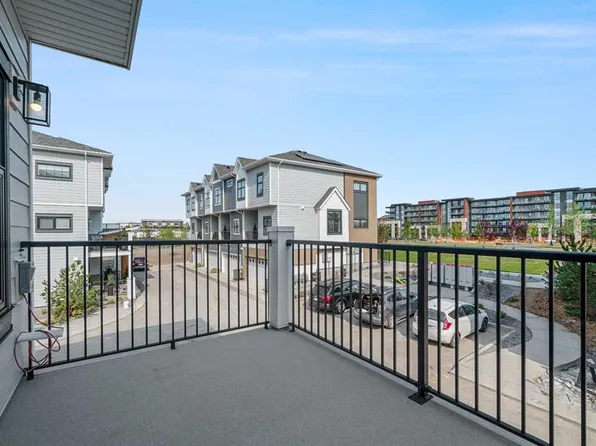 599 S Mahogany Rd SE, Calgary, AB T3M 3K9