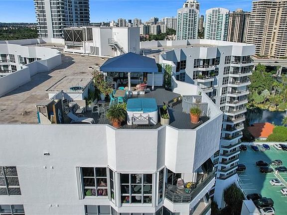 3rd image of 3600 Mystic Pointe Dr #1917-1918