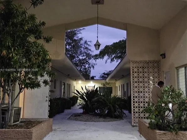 1270 NE 139th St APT 4, Miami, FL 33161