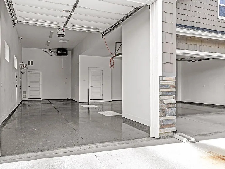2934 E Murchison St — Photo 32