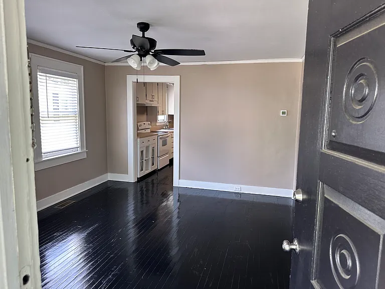 2120 Thornlee Dr — Photo 2