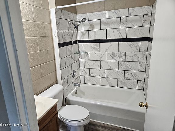 5th image of 300 Marsh St APT 3