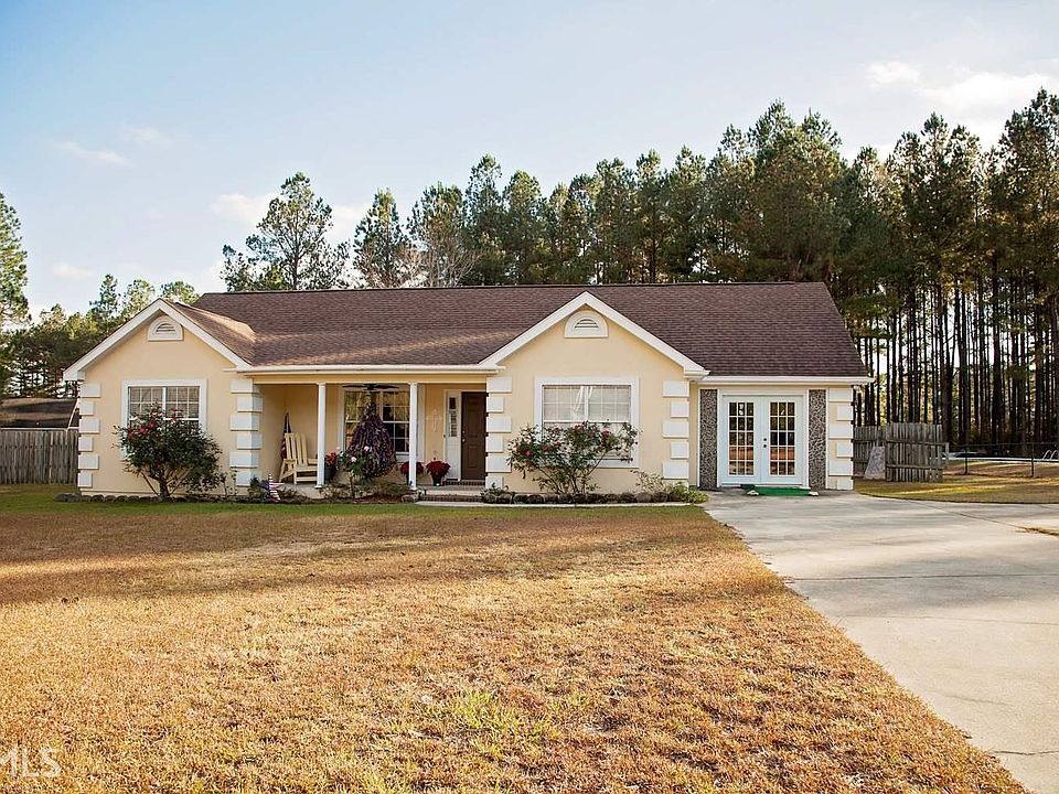 1st image of 2204 Camelia Dr E