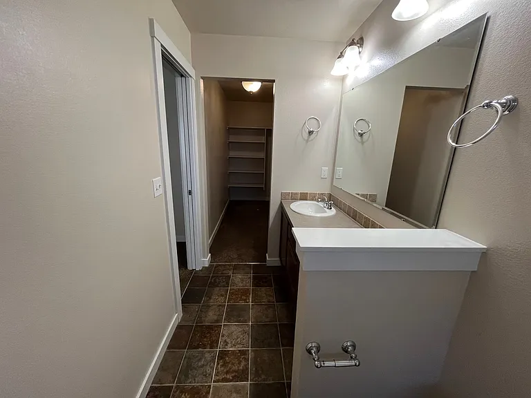 589 W Ramsbrook St — Photo 14