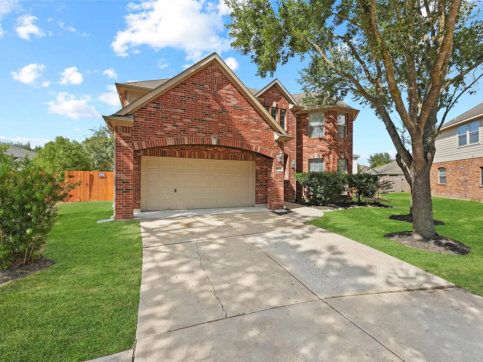 4 bed, 3.5 bath, 3619 sqft, $3,000 — Photo 3