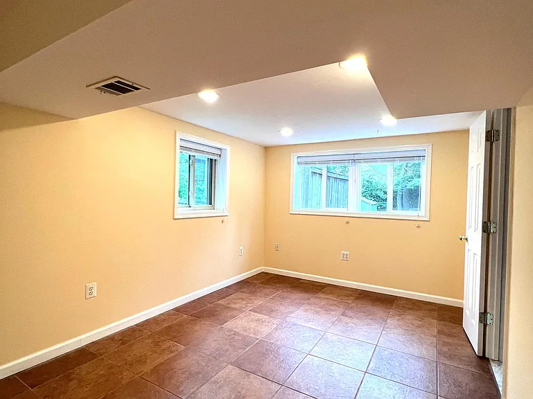 2220 Primrose Dr — Photo 28