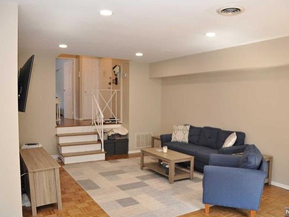 3rd image of 31 Upper Mountain Ave