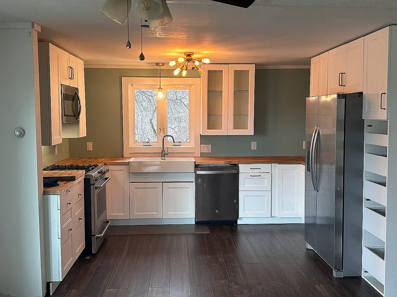 3 bed, 2672 sqft, $900 — Photo 2