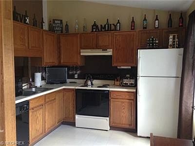 4th image of 893 Amherst Ln