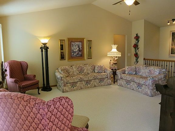 4th image of 750 SE Cardinal Ln