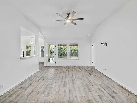 5th image of 119 Azalea Dr