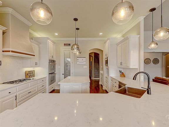 2nd image of 225 Harper Ct