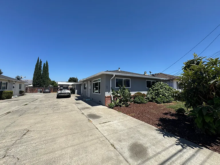 86 Eastwood Ct — Photo 3