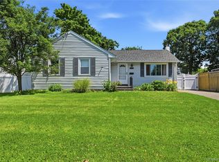 49 Bacon Lane, Babylon, NY 11702