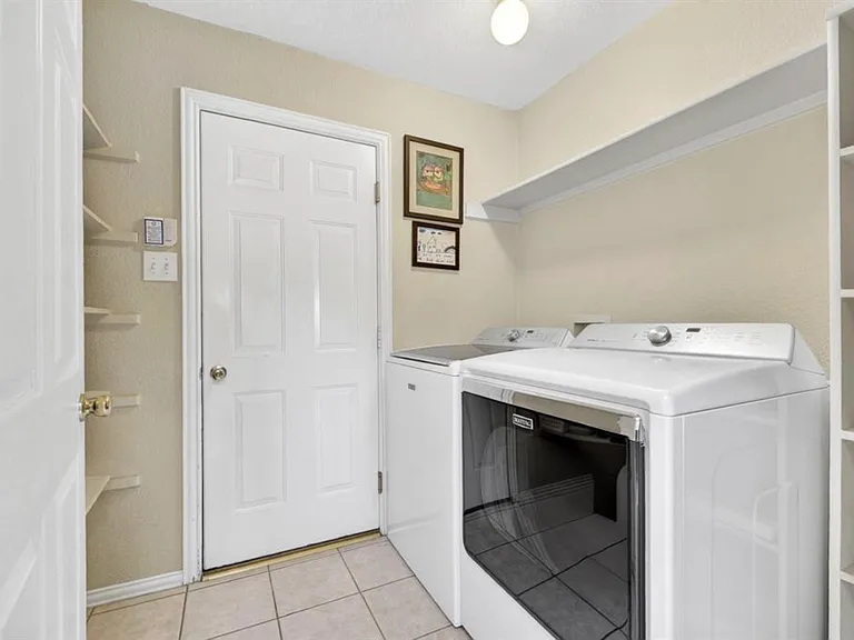 1369 Royal Oaks Dr — Photo 8