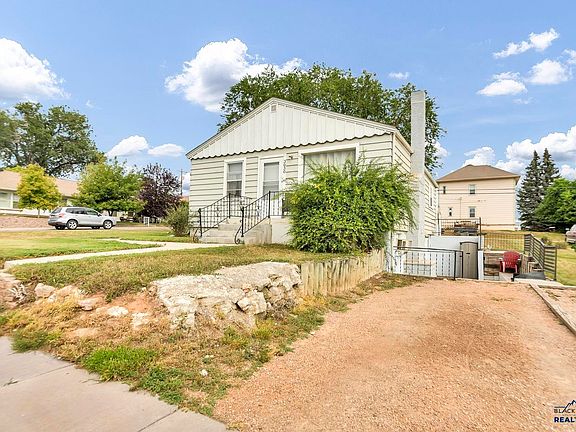 3rd image of 3030 W Omaha St
