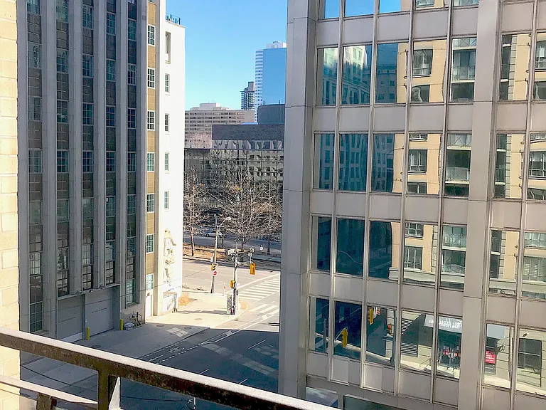 140 Simcoe St #610 — Photo 19