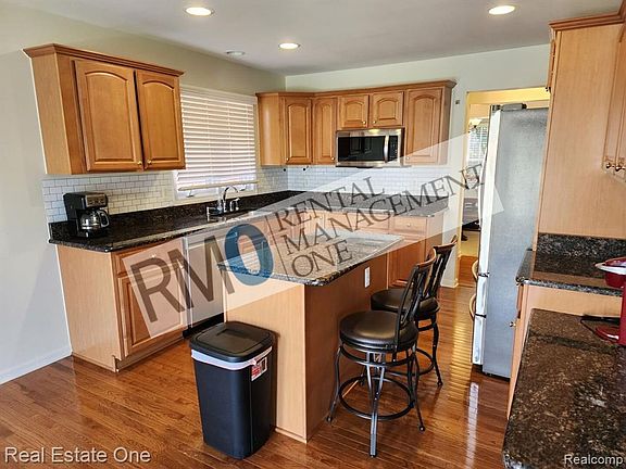 3rd image of 41568 Thoreau Rdg