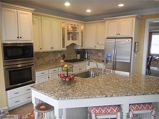 5th image of 2527 N Beech Ln