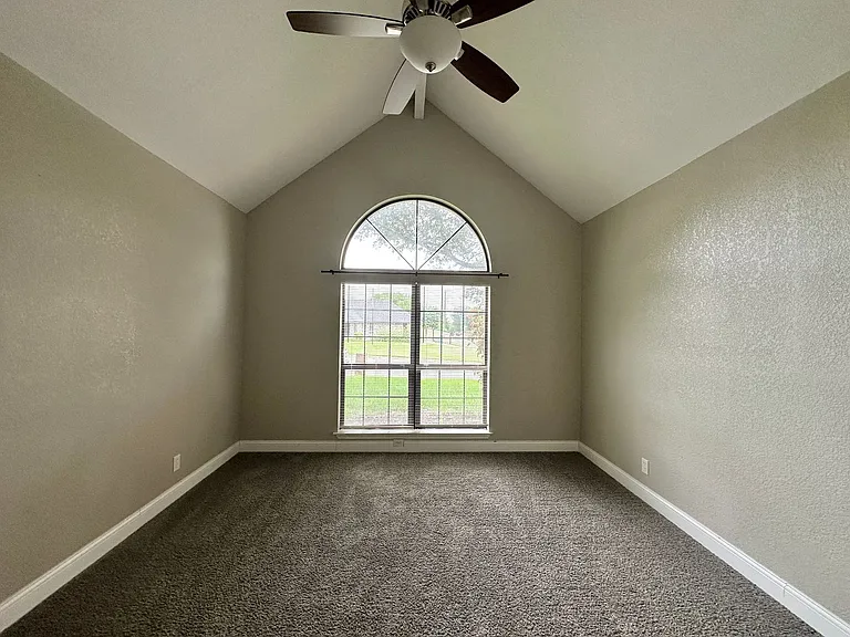 1818 Diana Ln — Photo 20