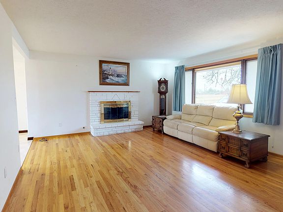 Living Room/Hardwoods