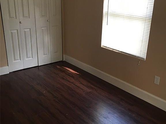 4th image of 425 W Avenue D
