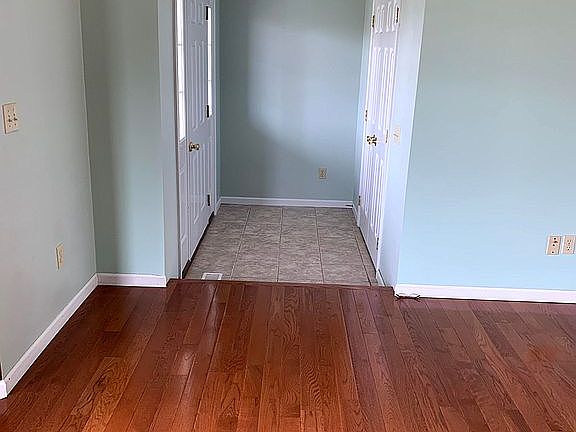 2nd image of 822 Hillcrest Dr