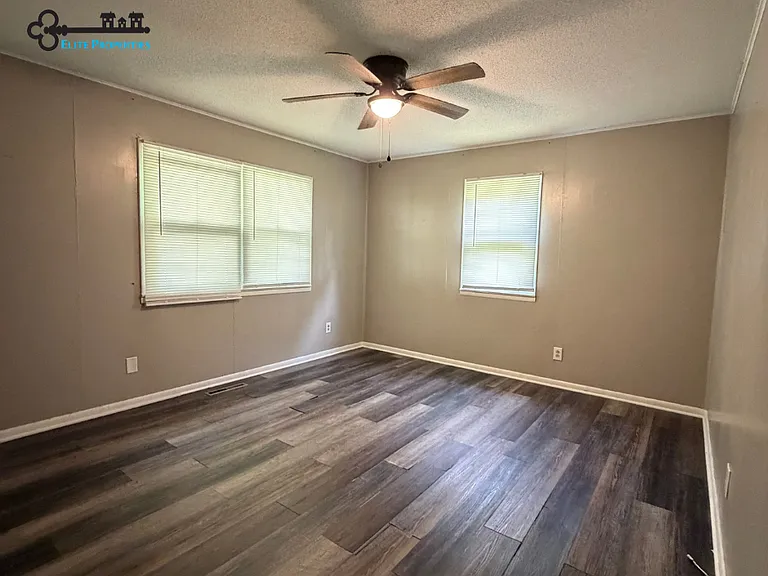 1006 Walnut Ter — Photo 5