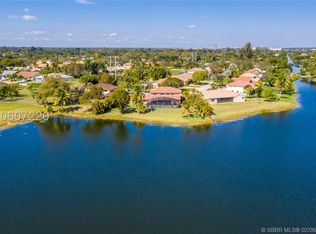 15740 Surrey Cir, Davie, FL 33331