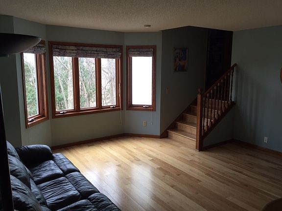 Wood flrs & picture windows