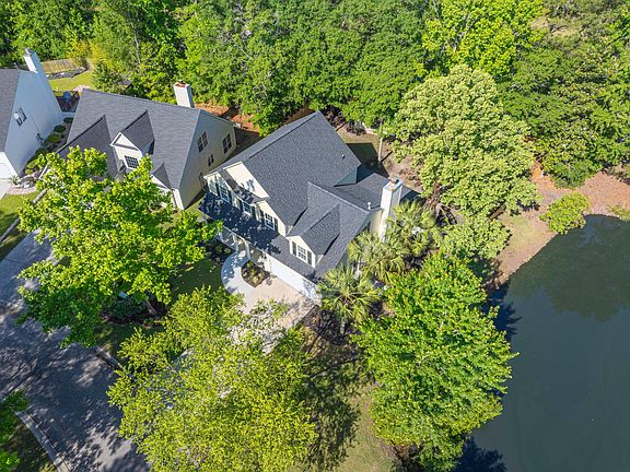 3rd image of 120 Evesham Dr