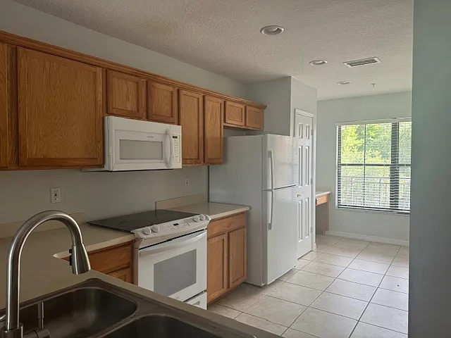 909 Waterside Ln #307 — Photo 7