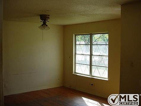 2nd image of 620 Jardin Dr