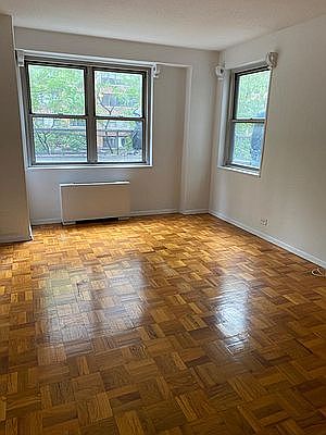 3rd image of 300 E 40th St APT 3V