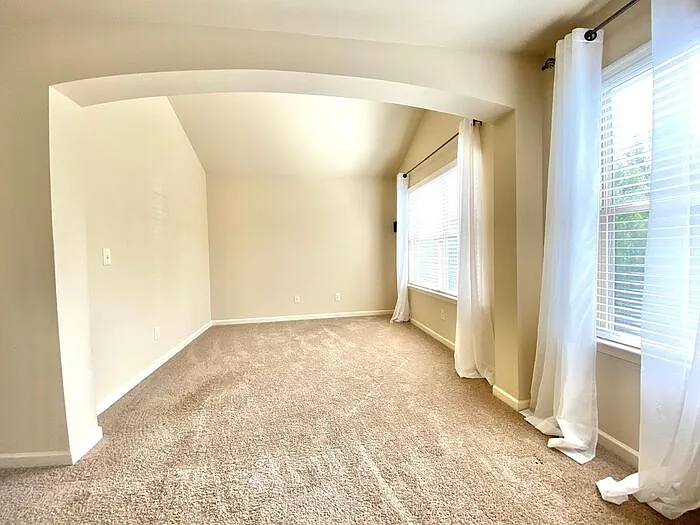 302 Montgomery Way — Photo 16