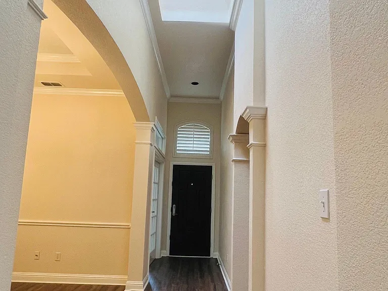 8101 Still Springs Dr — Photo 3