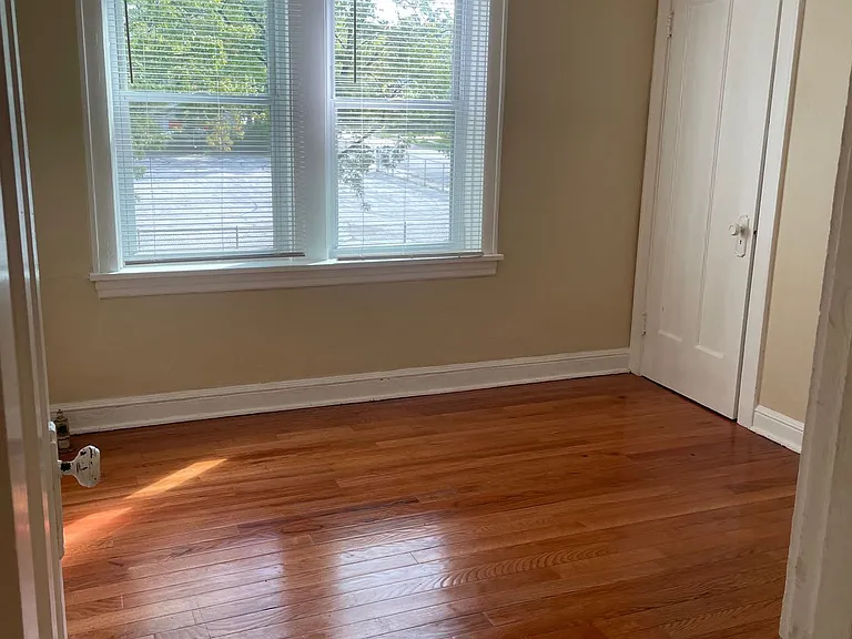 702 W Glen Flora Ave #7 — Photo 1