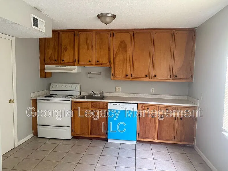 2 bed, 1.5 bath, 980 sqft, $1,195 — Photo 3