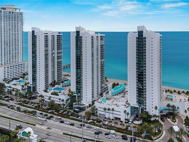 1st image of 16425 Collins Ave