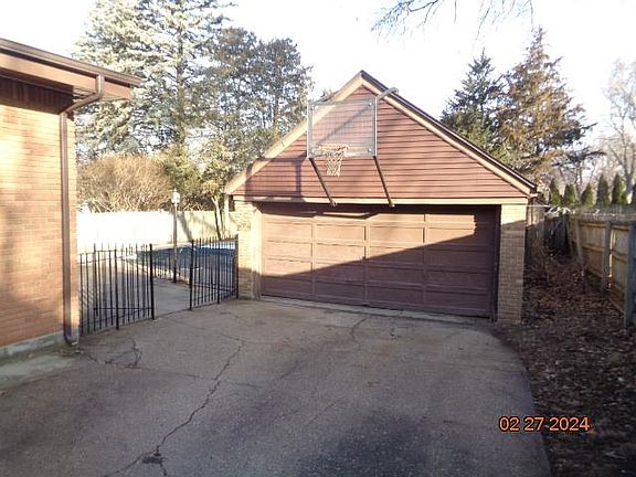 3rd image of 3606 Charles St