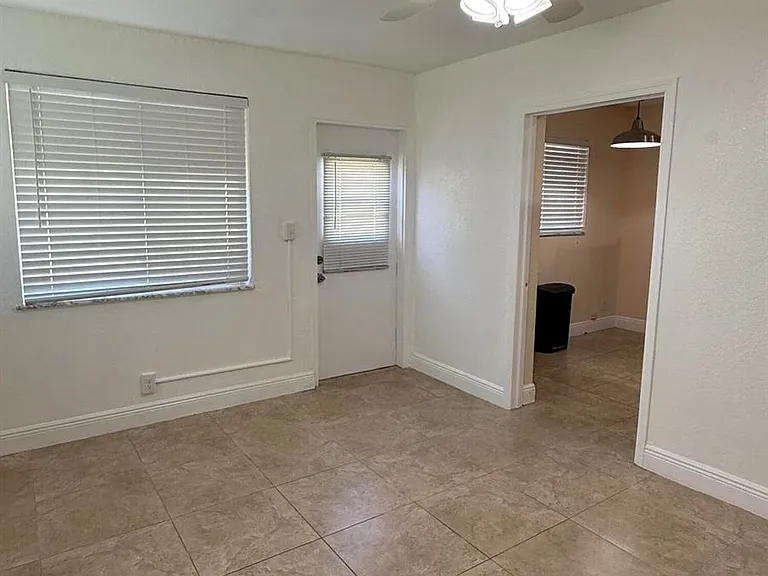 7302 NW 57th Ct — Photo 7