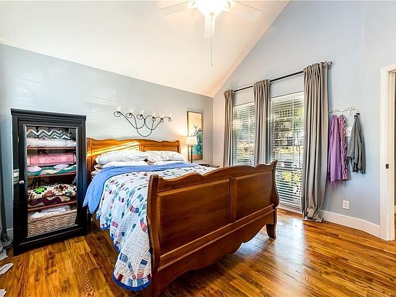 5th image of 18040 Whispering Gables Ln