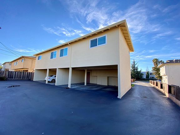 3rd image of 1616 Queen Charlotte Dr APT 1