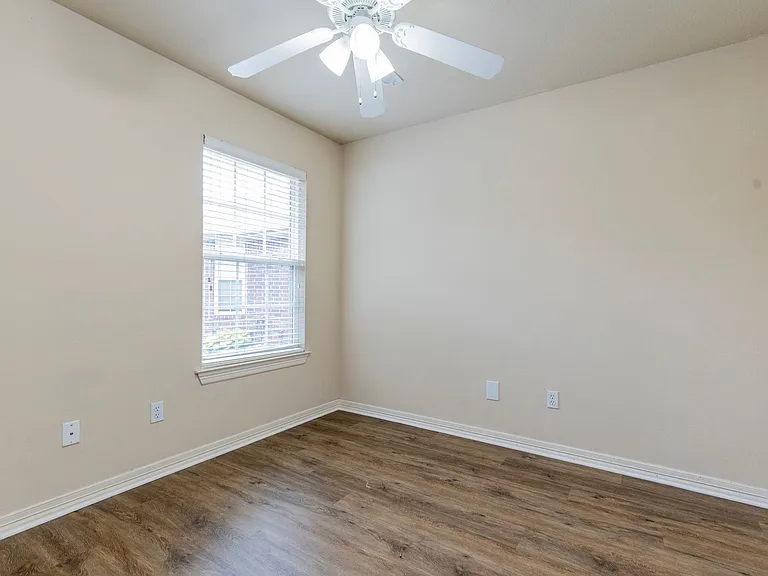 255 Ravenwood Rd #B — Photo 9