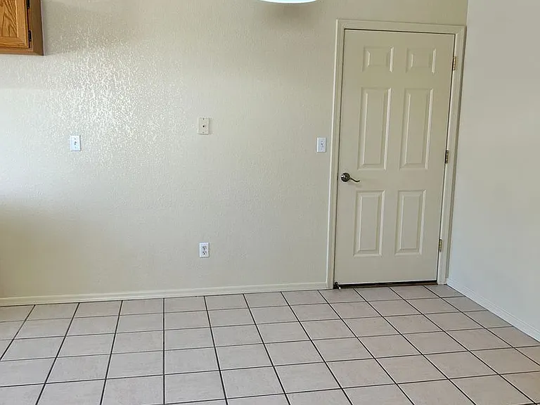 2139 Moyo Dr — Photo 8