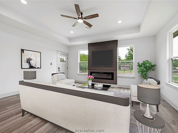 3rd image of 1401 Madison Ave