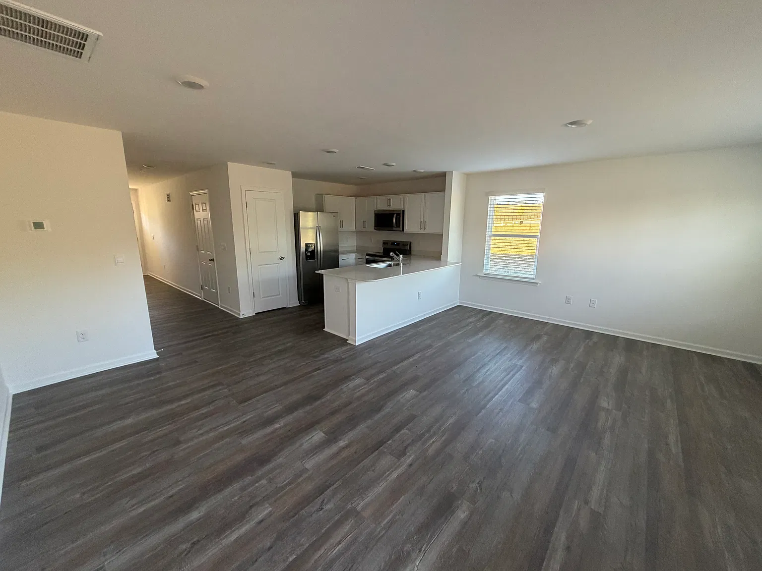 3 bed, 2.5 bath, 1418 sqft, $1,800 — Photo 4