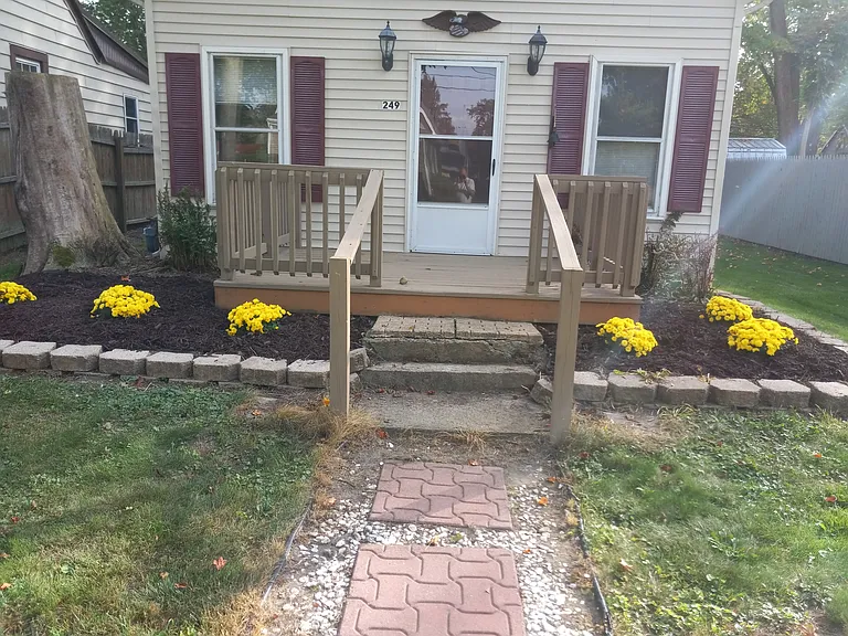 249 Garfield Ave — Photo 1