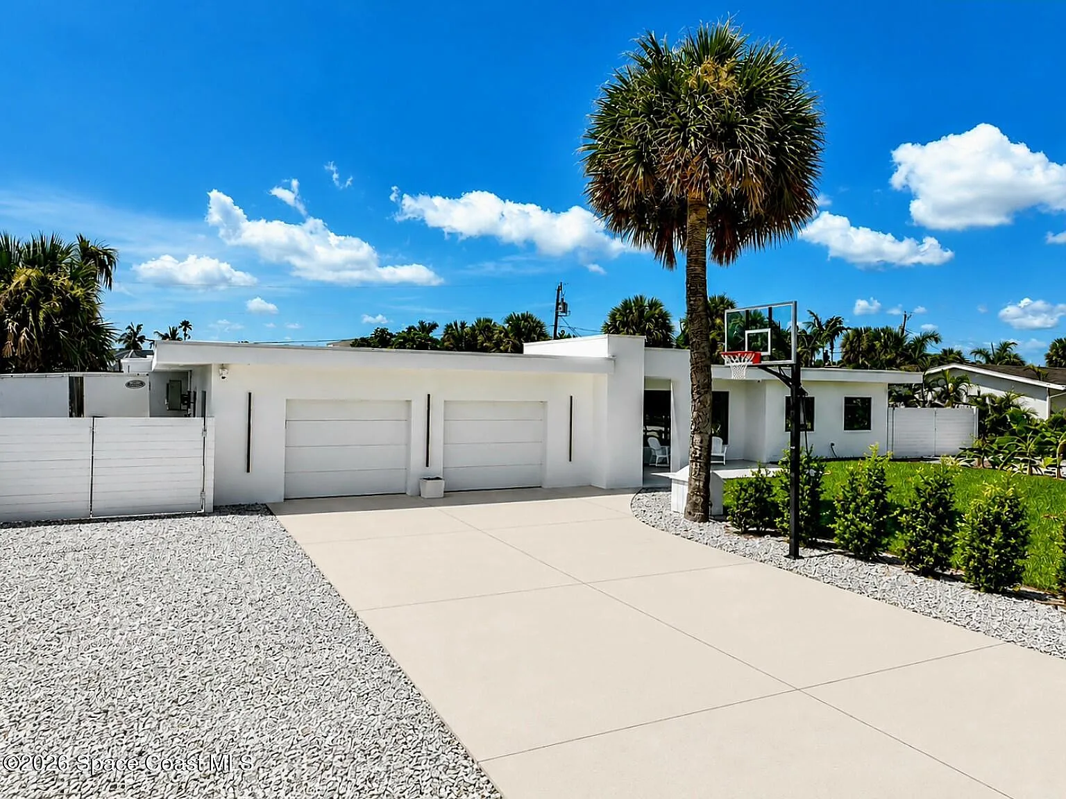 4 bed, 3.0 bath, 3400 sqft, $5,700 — Photo 3
