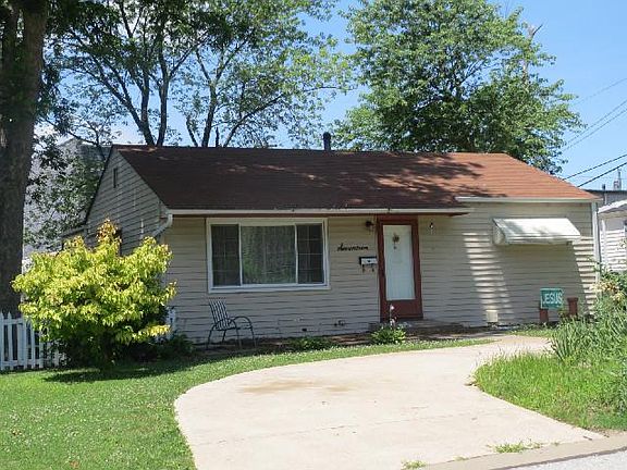 3rd image of 17 Westdell Dr